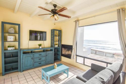 Televisyen dan/atau pusat hiburan di Quinta Pacifica Beachfront Villas