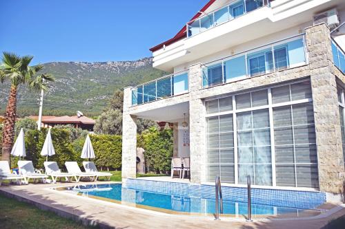 Bazén v ubytování Villa Melis nebo v jeho okolí