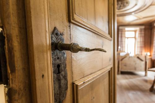 an open wooden door with a door knocker on it at Meisser Hotel "superior" in Guarda