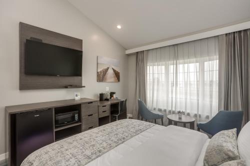 Μια τηλεόραση ή/και κέντρο ψυχαγωγίας στο Harbor View Inn