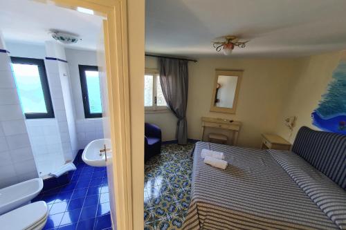 Säng eller sängar i ett rum på Hotel Torre Saracena