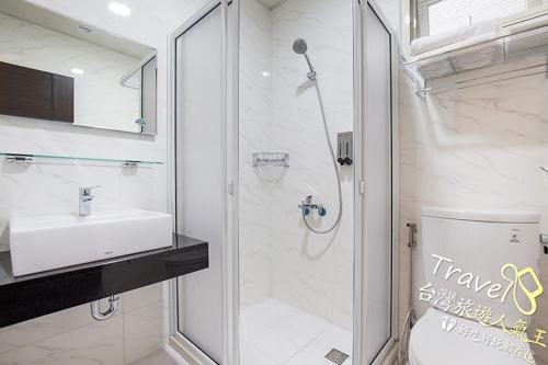 a bathroom with a shower and a sink and a toilet at Secret Garden Homestay in Ji'an