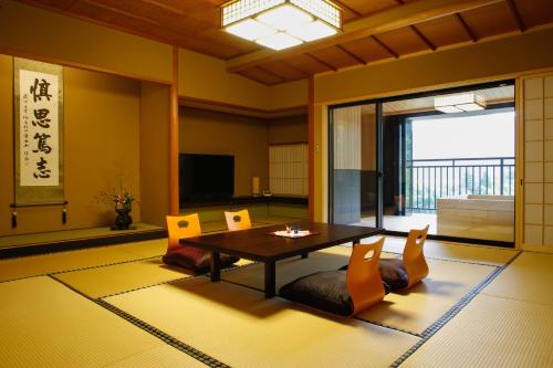 Yamanaka Onsen Hanatsubaki