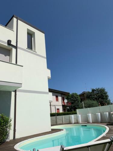 a swimming pool in front of a building at Residence Del Lago in Desenzano del Garda