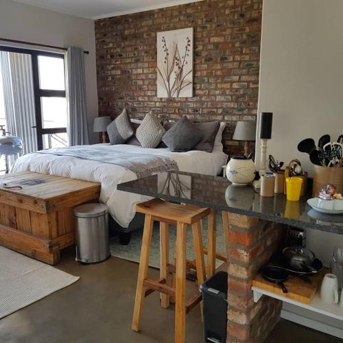 Кровать или кровати в номере The Stoke House