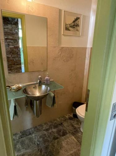 a bathroom with a sink and a mirror at Cape Sunset Villa in Makrotándalon