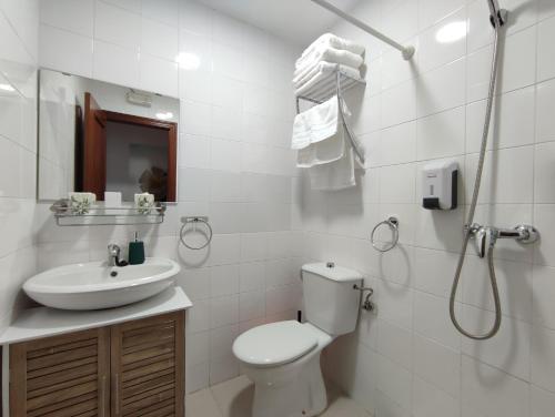 Ένα μπάνιο στο Apartamento Royal Gines II a 10" de Sevilla, a 20" del Aeropuerto de Sevilla