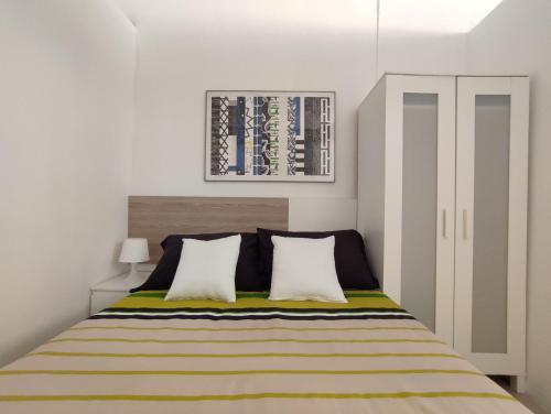 Ένα ή περισσότερα κρεβάτια σε δωμάτιο στο Apartamento Royal Gines II a 10" de Sevilla, a 20" del Aeropuerto de Sevilla