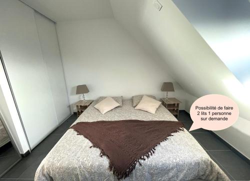 Una cama o camas en una habitación de Le Nid Douillet d'Annecy