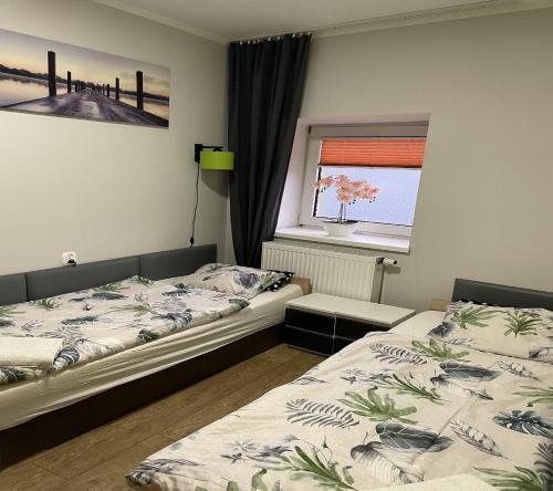 En eller flere senge i et værelse på Eldom-NOCLEGI, Kolejowa 15 Wągrowiec