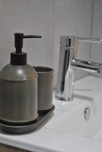 a pot and cups sitting on top of a sink at KiCo in Cómpeta