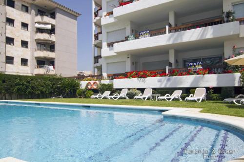 Bazén v ubytovaní MARICEL Apartment En la playa alebo v jeho blízkosti