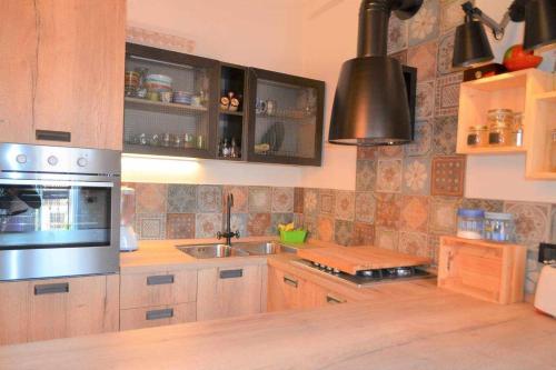 Una cocina o zona de cocina en SCroce Apt close to Prato della Valle