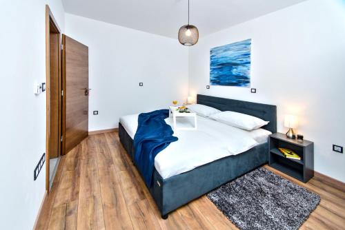 Ένα ή περισσότερα κρεβάτια σε δωμάτιο στο K Relax Place, Varaždinske Toplice, modern home with Sauna, Jacuzzi, WIFI