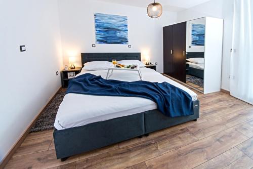 Ένα ή περισσότερα κρεβάτια σε δωμάτιο στο K Relax Place, Varaždinske Toplice, modern home with Sauna, Jacuzzi, WIFI
