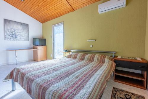 Postel nebo postele na pokoji v ubytování Apartman ELLEN 3