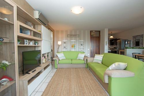 Photo de la galerie de l'établissement Crocus 1 con piscina by Wonderful Italy, à Soiano del Lago