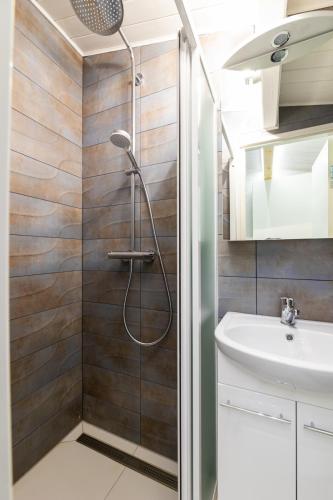 Un baño de Kärde Puhkemaja