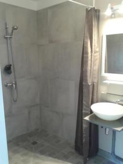 Ένα μπάνιο στο Chambres du Campreux