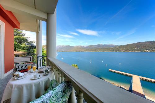 a balcony with a table and a view of the water at Hotel Splendid in Baveno