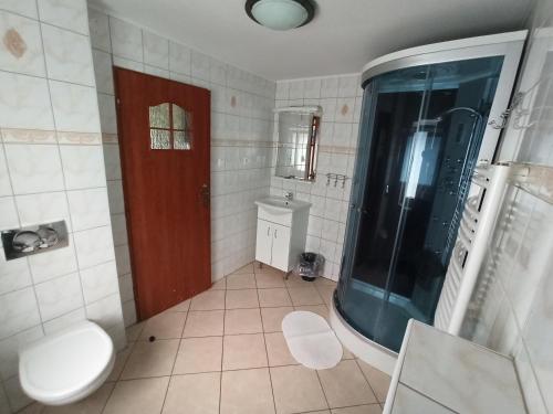 Ein Badezimmer in der Unterkunft Penzion Modřanka