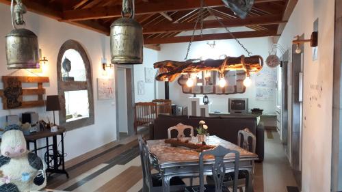 Restaurace v ubytování De Baixo Da Ponte