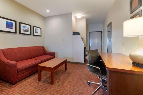 Χώρος καθιστικού στο Comfort Suites Columbus Expo Center