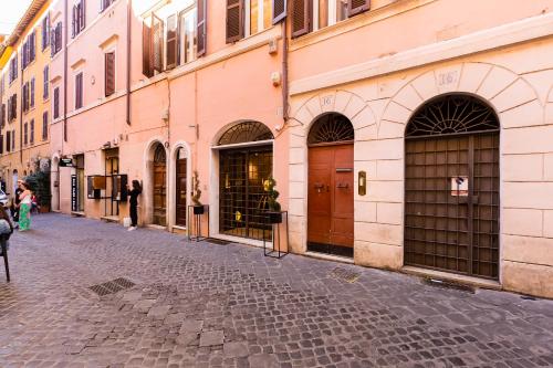 Spanish Steps Spacious Apartment