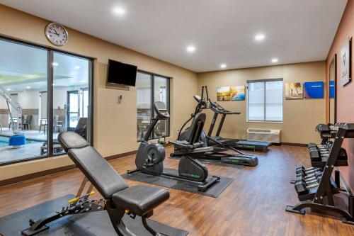a gym with several treadmills and exercise bikes at Comfort Suites Columbus Airport in Columbus