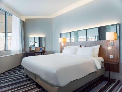 
Säng eller sängar i ett rum på Radisson Blu Airport Terminal Hotel
