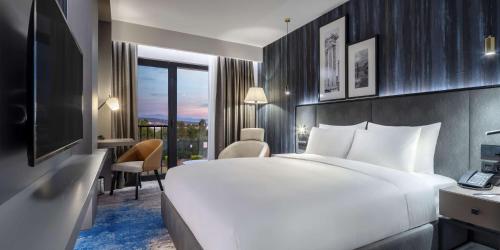 Radisson Hotel Izmir Aliagaにあるベッド