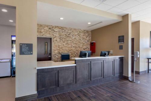 a lobby of a hospital with a waiting room at Comfort Inn & Suites Balch Springs - SE Dallas in Balch Springs