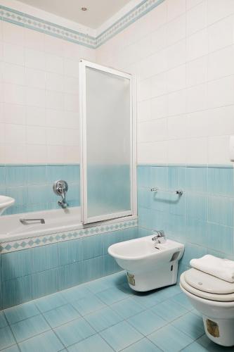 a bathroom with a toilet and a tub and a sink at PRESTIGE BOUTIQUE HOMES -Duomo Galleria Vittorio Emanuele in Milan