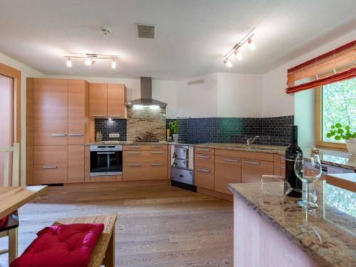 Una cocina o cocineta en Alpenresidenz Fieberbrunn