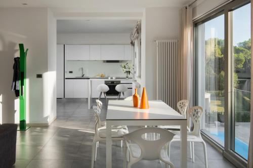 Villa Valsavia-apt Monsena with Pool,Spa&Bike depo