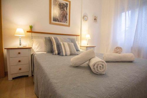 a bedroom with a bed with towels on it at HabitaHost Ramón y Cajal in Cuenca