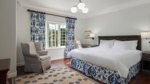 A bed or beds in a room at Oxford House