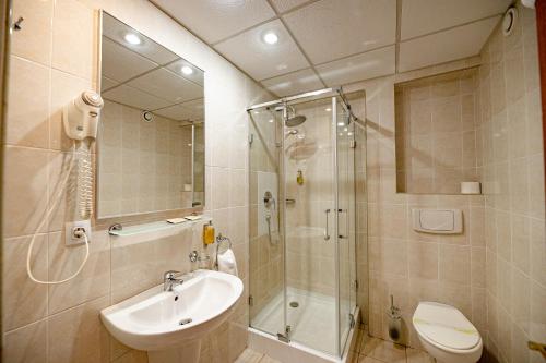 Ett badrum på Hotel Rivulus