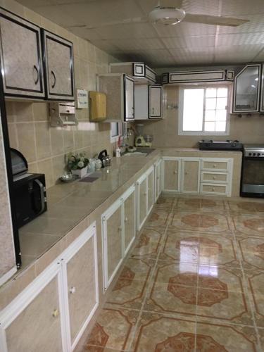 Kuchyň nebo kuchyňský kout v ubytování Al Naaman Bin Al Munther Guest House