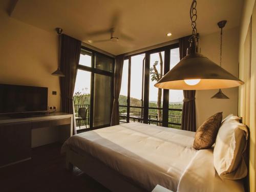 Postel nebo postele na pokoji v ubytování Monte Vista Chalet Khaoyai