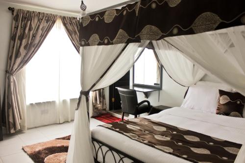 Postel nebo postele na pokoji v ubytování Hadassah Hotel