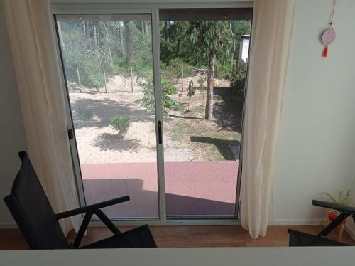 a room with a sliding glass door with a chair at Hermosa casa en Ocean Park in Ocean Park