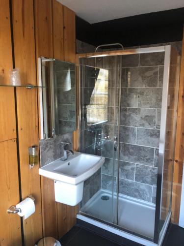 a bathroom with a sink and a shower at The Mug House Inn in Bewdley