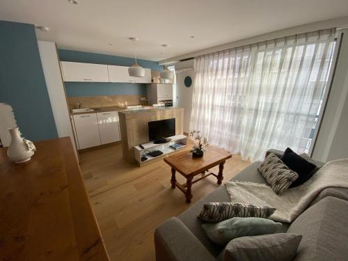 Foto Studio 30 M2 Hyper centre, Neuf, Parking Gratuit, 3 Étoiles 1