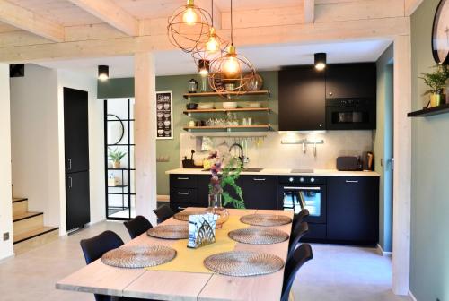 All-year HOT TUB - kids playground - bike trails