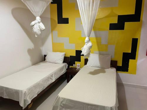 Cama o camas de una habitación en Hotel Ndaary Khassoum SARL