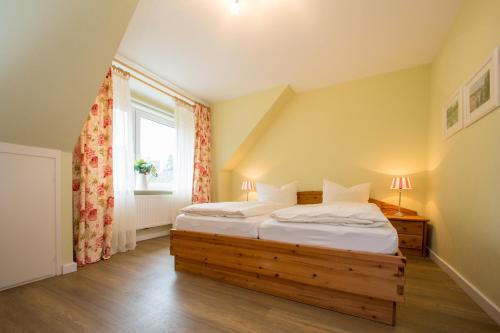מיטה או מיטות בחדר ב-Ferienhof Heins