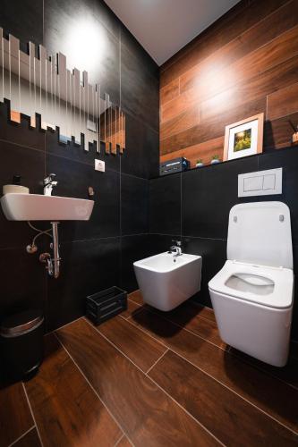 Un baño de Cserszegi Kockák