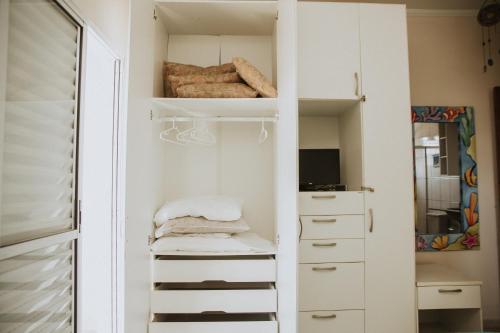 Postel nebo postele na pokoji v ubytování Condominio Garça Branca