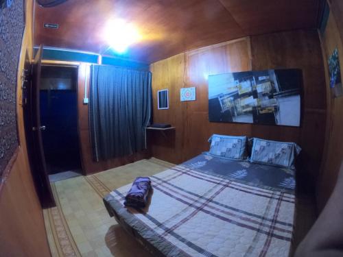 Katil atau katil-katil dalam bilik di Tajau Laut Guesthouse